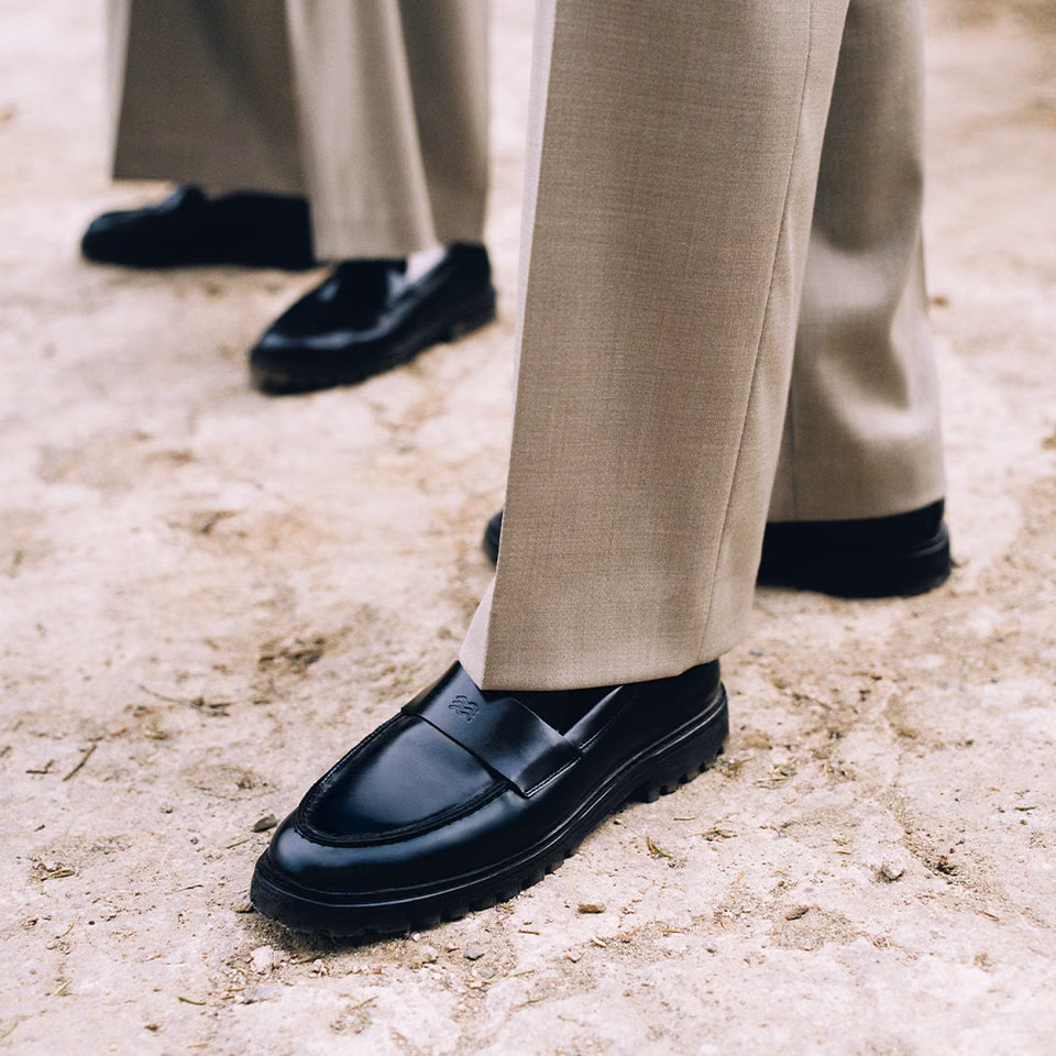 Svarte NM Loafers brukt med beige dressbukse