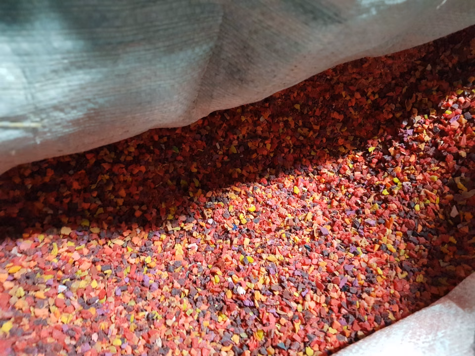 Für New Movements Schuhe vorbereitete Granulate aus recyceltem Gummi